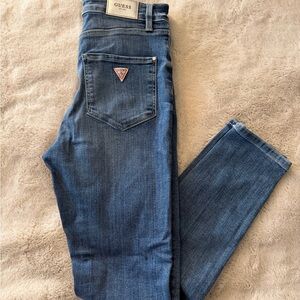 GUESS Women's Classic Blue Skinny Jeans